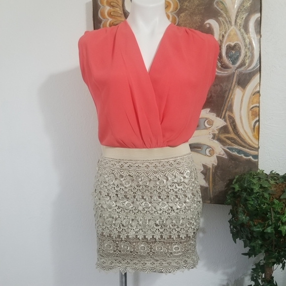 a'gaci Dresses & Skirts - Agaci dress Coral Sleeveless VNeck Lace Short Dres